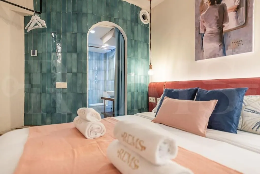 Apartment Art-Lovers Heaven With Balcony In Center By Rems Malaga