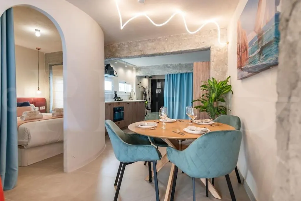 Art-Lovers Heaven With Balcony In Center By Rems Malaga