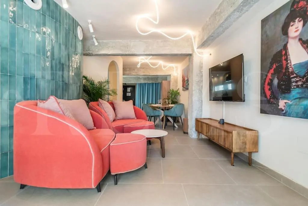 Art-Lovers Heaven With Balcony In Center By Rems Malaga