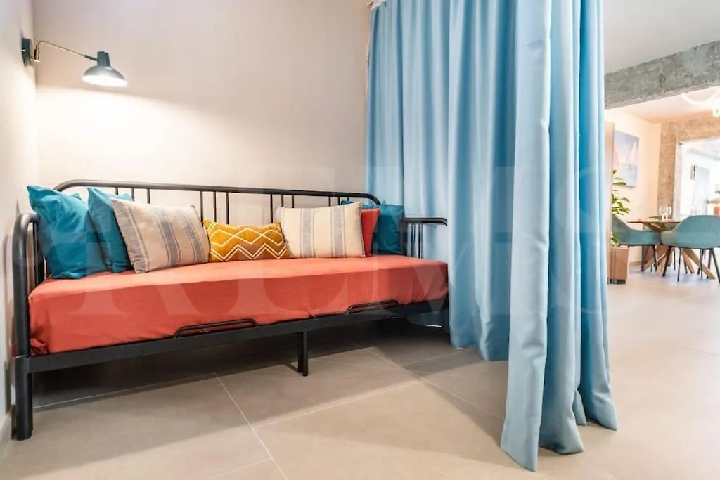 Art-Lovers Heaven With Balcony In Center By Rems Malaga